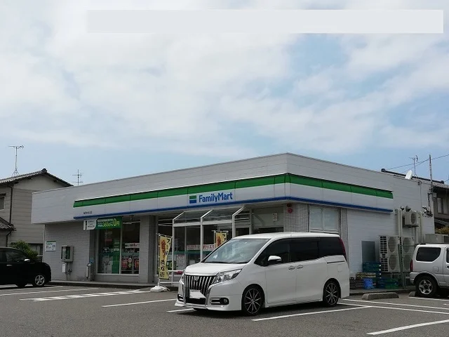 ファミリーマート金沢みなと店まで1200m