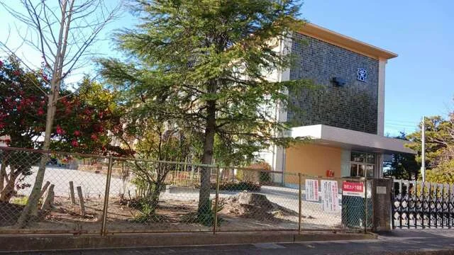 東栄小学校まで350m