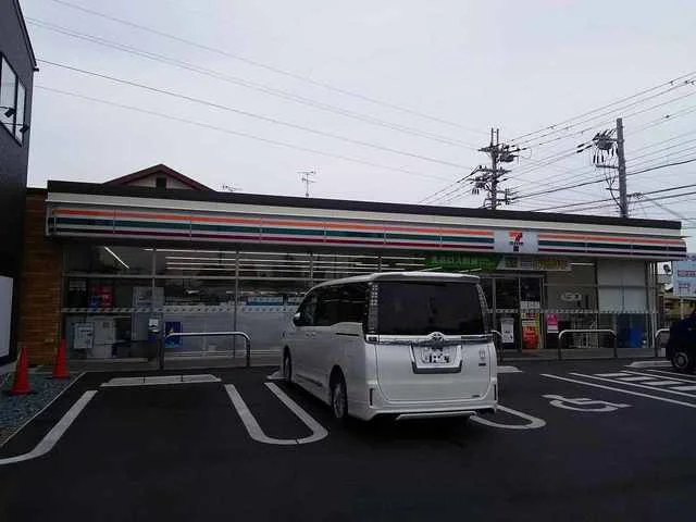 セブンイレブン近江八幡鷹飼町店まで340m