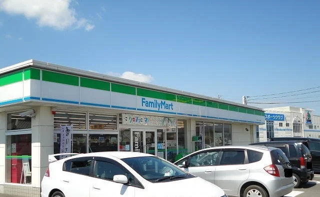 ファミリーマート中央インター店まで280m
