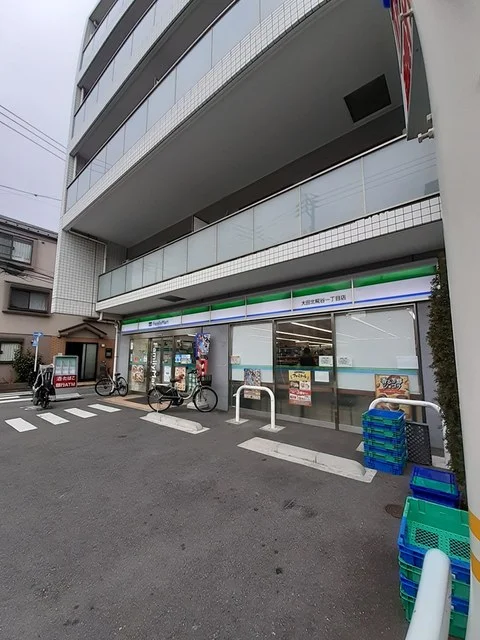 ファミリーマートまで105m