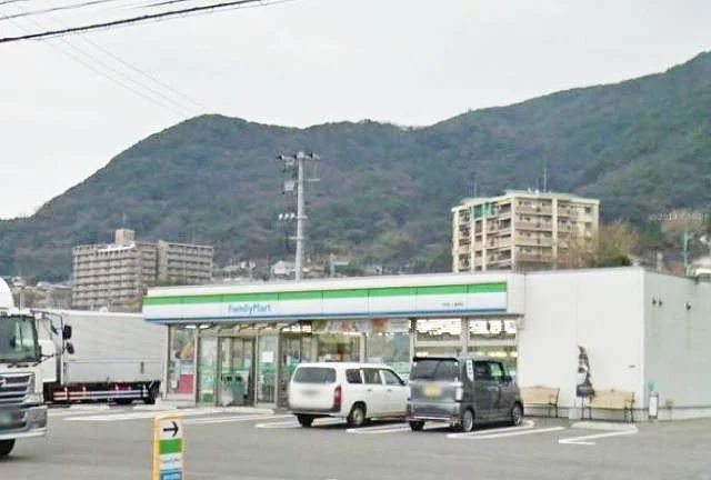 ファミリーマート片上海岸店まで1700m