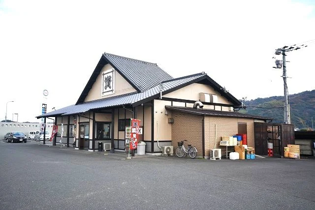 資さんうどんまで900m