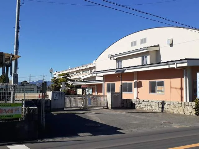 小美玉市市立羽鳥小学校まで345m