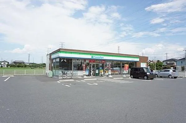 ファミリーマート前橋元総社町店まで1300m