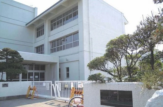 石和北小学校まで700m