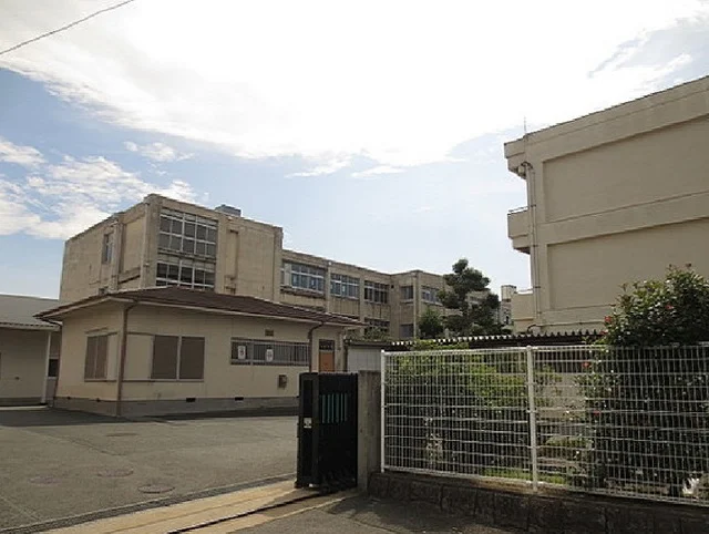 湖西市立鷲津中学校まで1000m