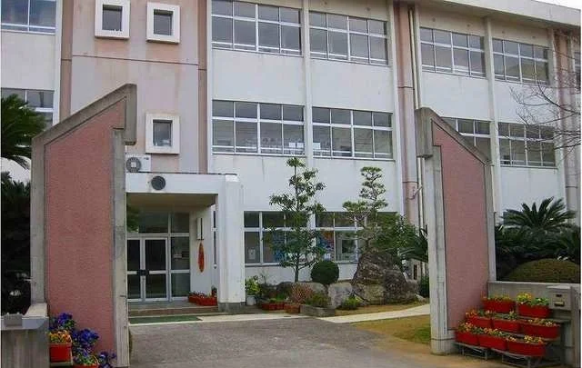 丸栖小学校　様まで1200m
