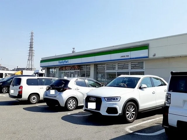 ファミリーマート二見町西二見店まで350m