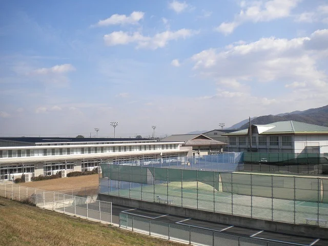 山川中学校まで2600m