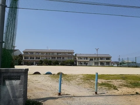 宝田小学校まで1300m