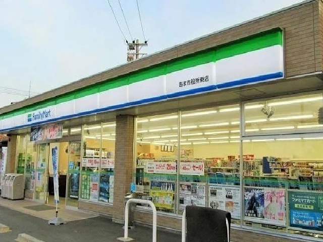 ファミリーマートまで850m