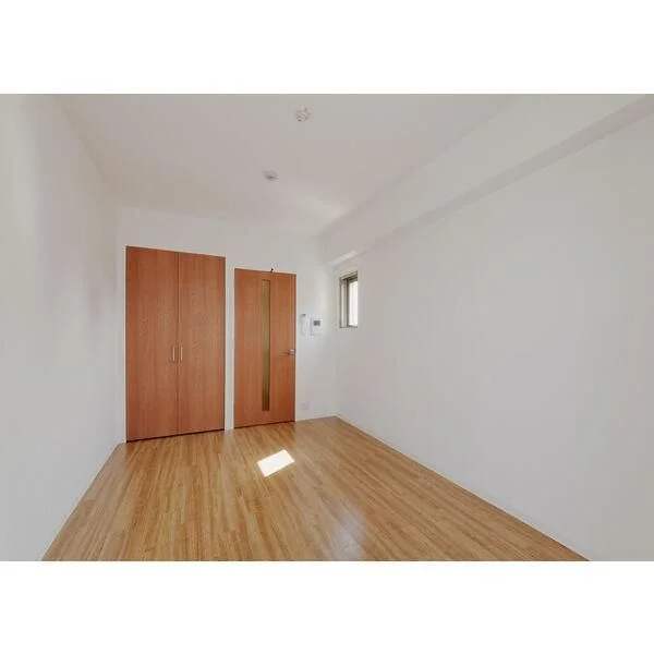 家具・家電設置前のお部屋の画像になります