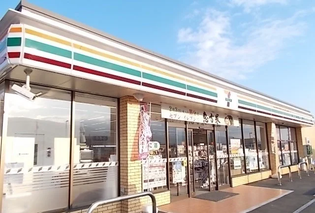 セブンイレブン牛島店まで550m