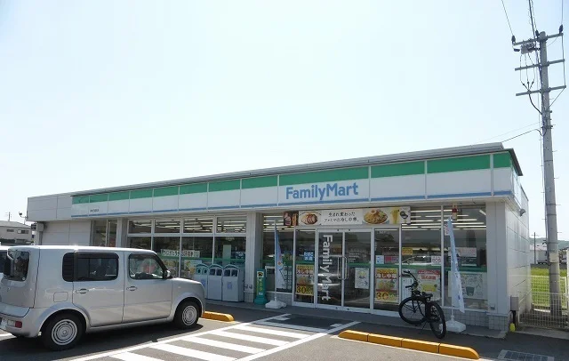ファミリーマートさんまで1800m