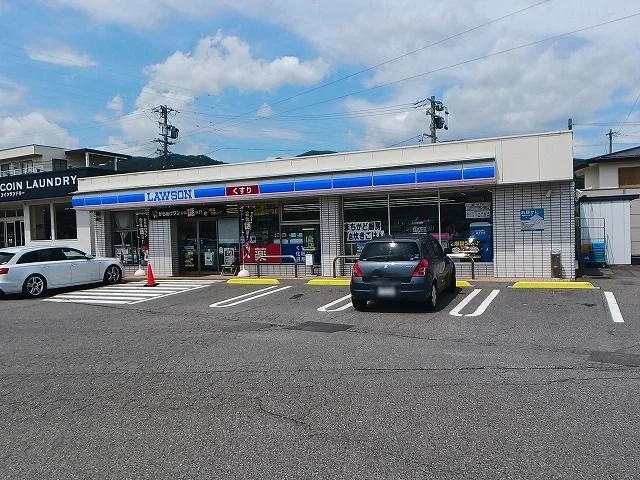 ローソン岡谷小萩三丁目店まで60m