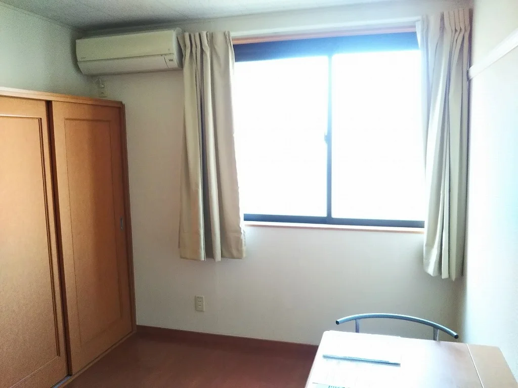 1階フローリング。2階カーペット敷き。同タイプの写真です。