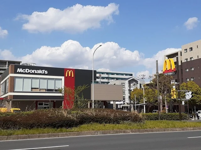 マクドナルドまで650m