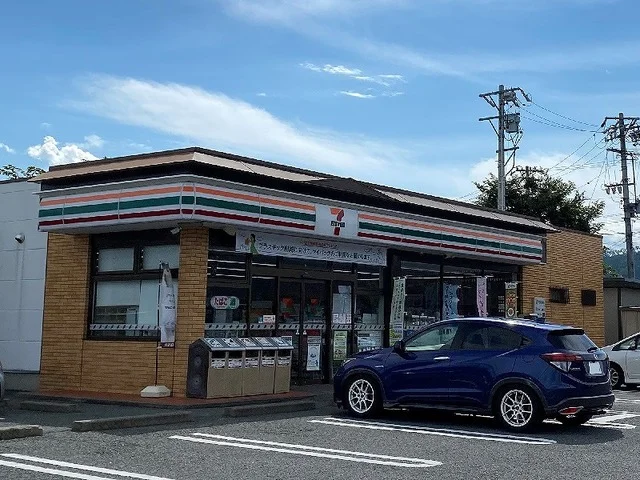 セブンイレブンまで550m