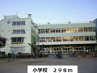 厚木市立妻田小学校まで298m