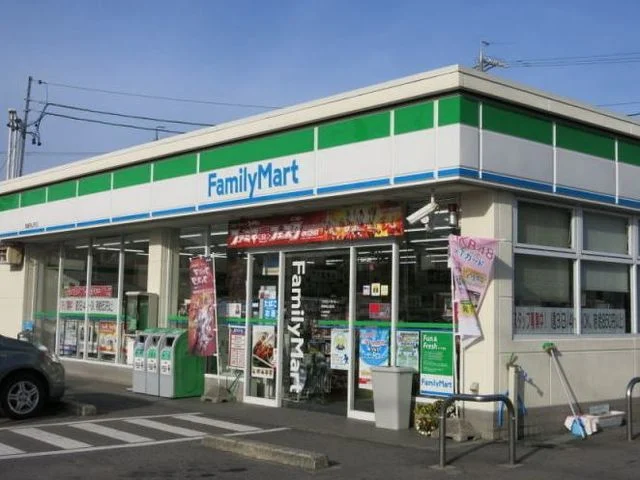 ファミリーマートまで20m
