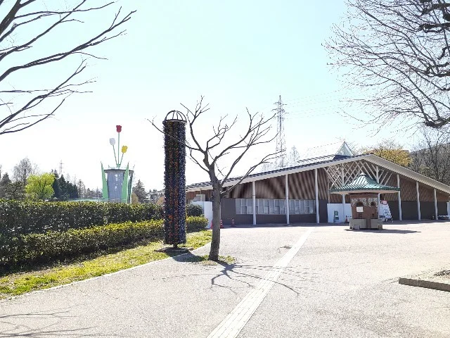 砺波チューリップ公園まで850m
