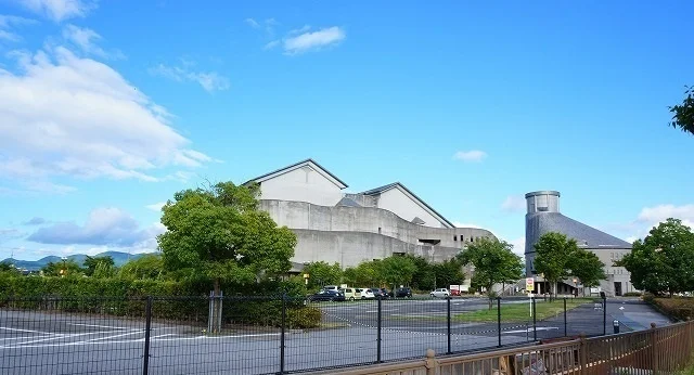 ひこね文化プラザ様まで400m