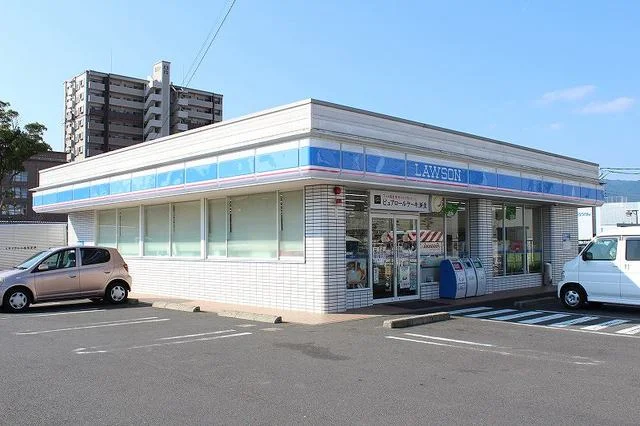 ローソンまで590m