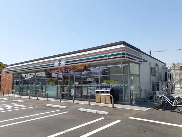 セブンイレブン南手城町2丁目店まで185m