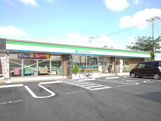 ファミマアワセベイストリート店まで300m