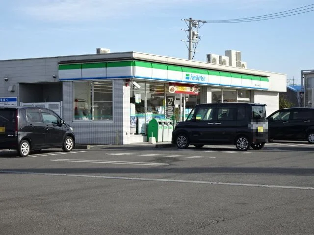 ファミリーマート　かたおか店まで42m