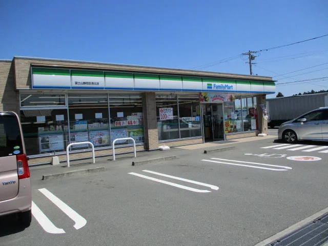 フェミリーマート　空港北店まで700m