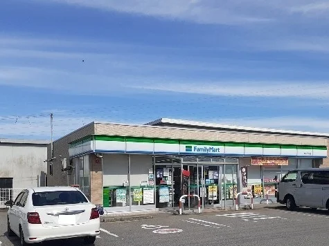 ファミリーマートまで650m