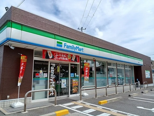ファミリーマート様まで550m