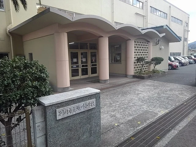 境川小学校まで300m