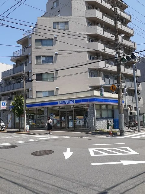 ローソンまで428m