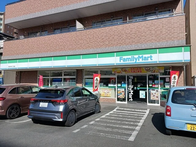 ファミリーマート中央三丁目店まで84m