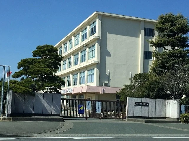 豊西小学校まで1300m