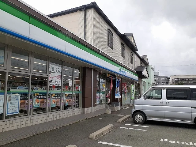 ファミリーマート長嶺南店まで300m