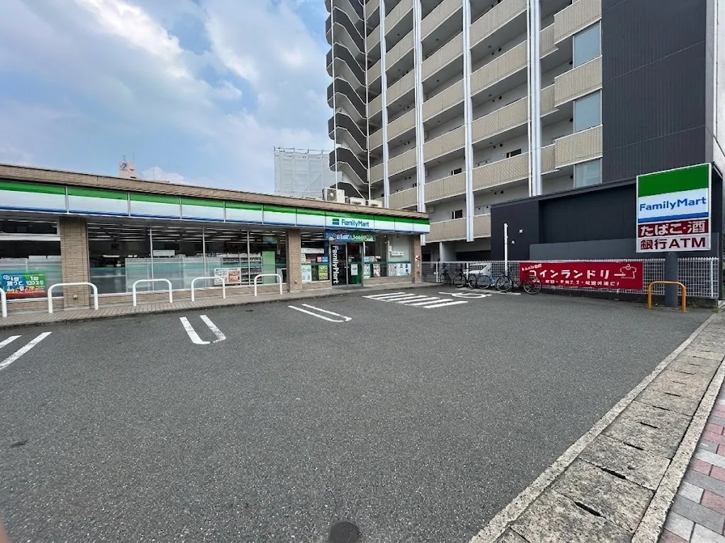 コンビニ　徒歩3分