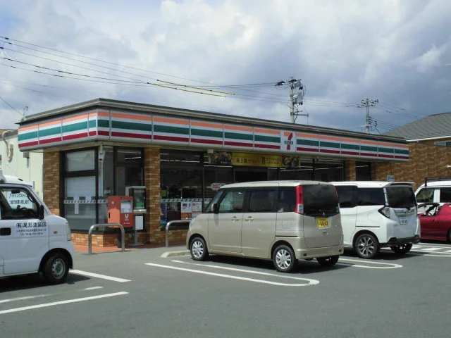 セブン-イレブンいわき平窪店まで400m