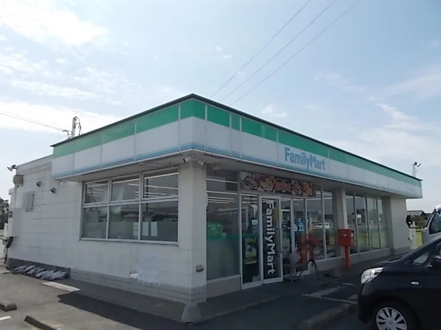 ファミリーマート　吉沼町店まで700m