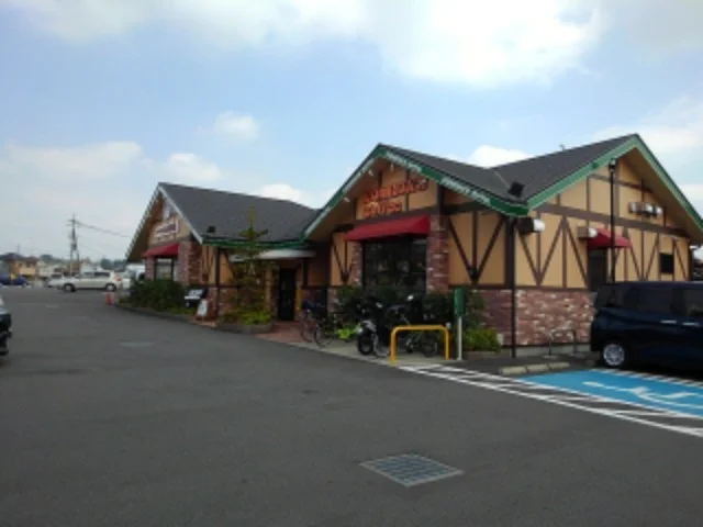 コメダ珈琲店まで400m