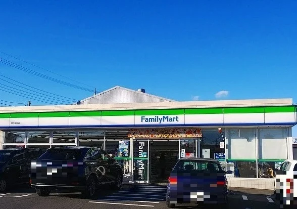 ファミリーマートまで50m
