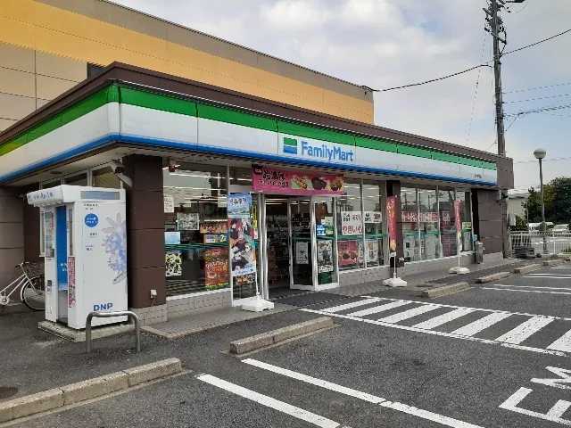 ファミリーマート桑名安永店まで300m