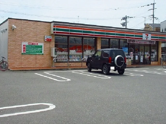 セブンイレブンまで220m