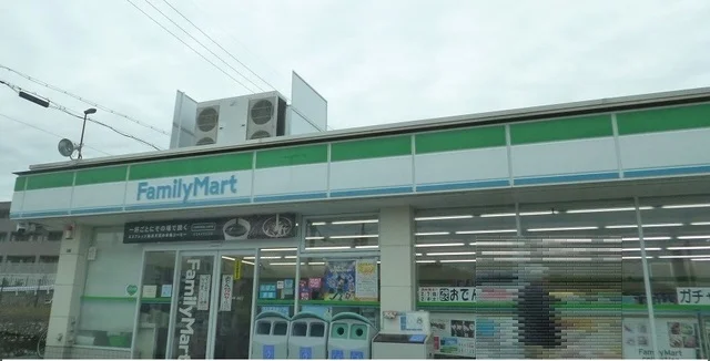 ファミリーマート箕面小野原西店まで800m