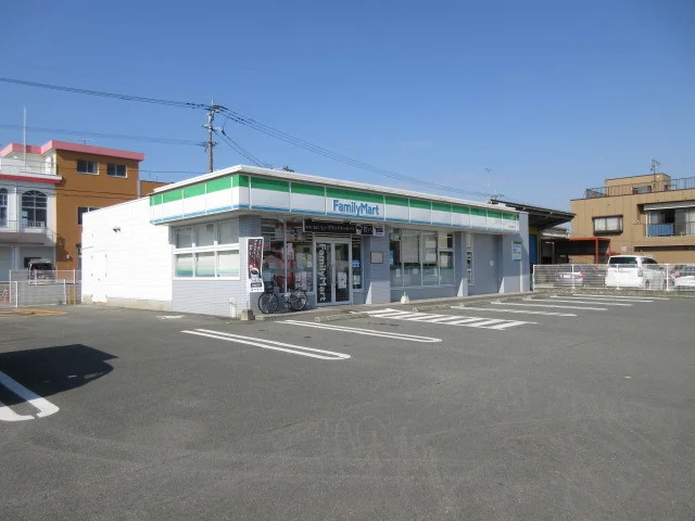 ファミリーマートまで550m