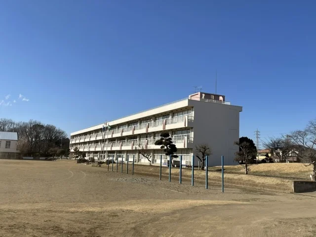 都和南小学校まで700m