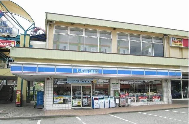 ローソン富士急ハイランド駅まで400m